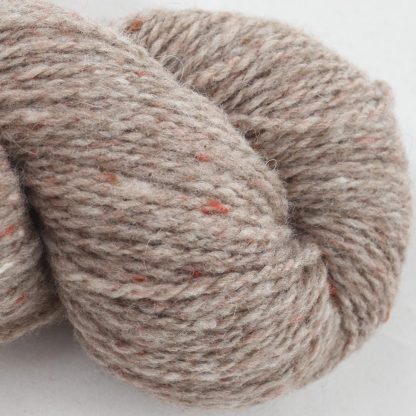BC Garn Loch Lomond Sh19 Sand, organic pure wool with tweed nubs in a dk/worsted weight. Perfect for knitting colour work.
